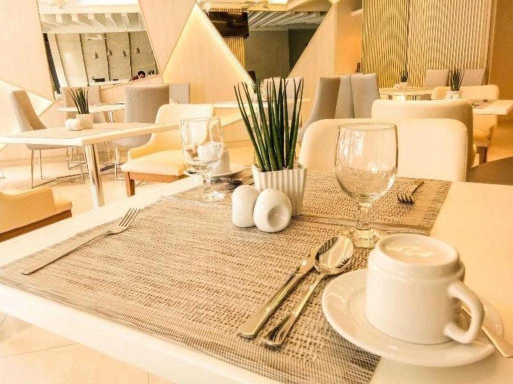 Aura One Hotel Baguio City ภายนอก รูปภาพ